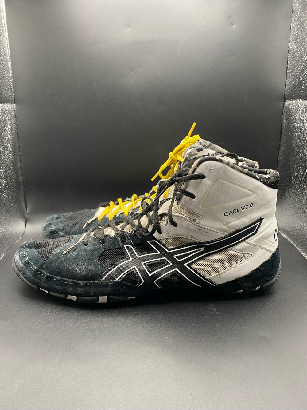 ASICS Cael Sanderson V7.0 Wrestling Shoes Mens Size 11 J605Y Black White Camo